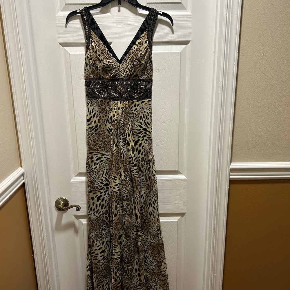 Gown - Picture 4 of 5